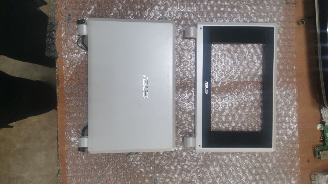13GOA 011AP070-20 корпус матрицы Asus 701